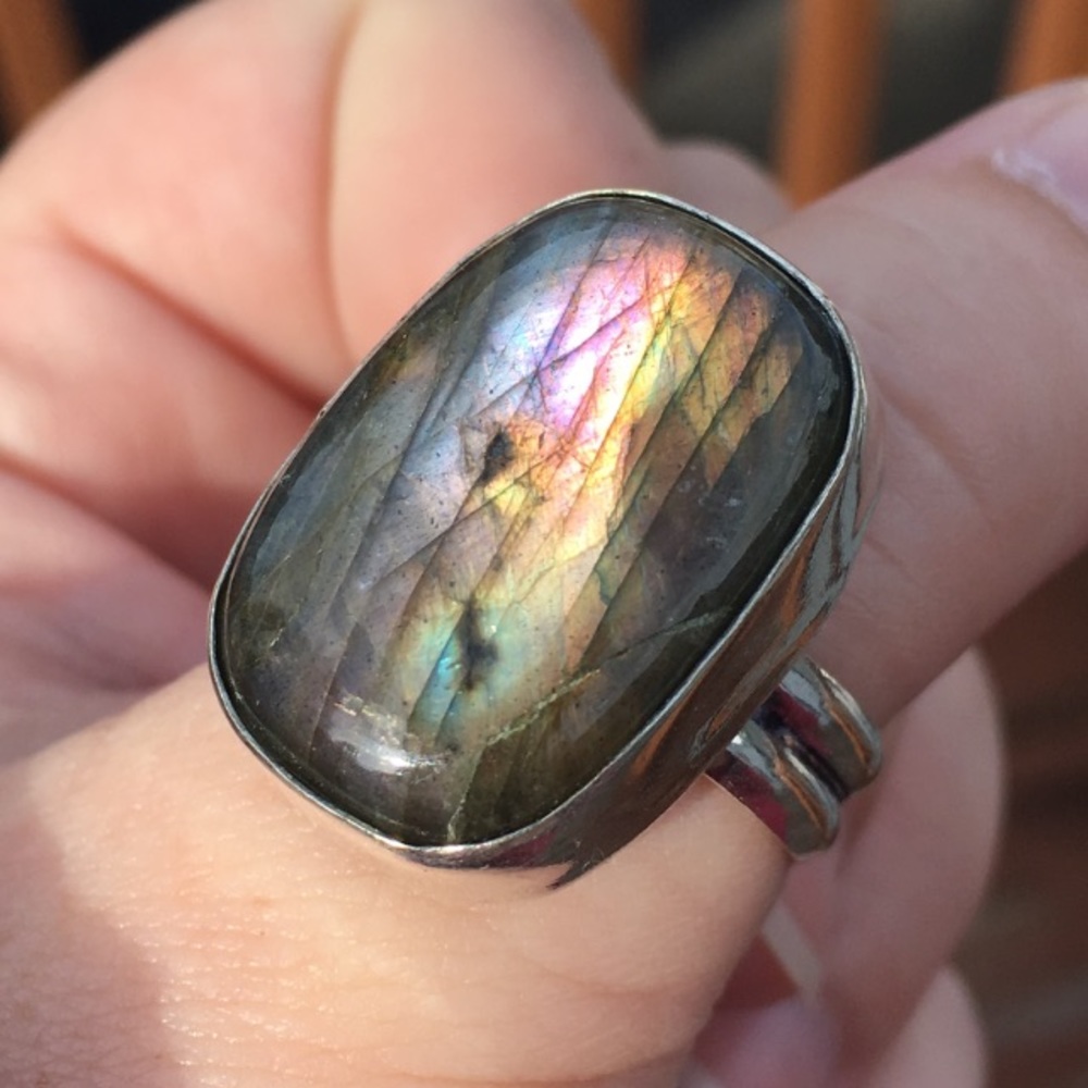 Rainbow flash purple labradorite ring